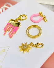 Cargar imagen en el visor de la galería, Paquete de dijes Tres