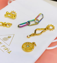 Cargar imagen en el visor de la galería, Paquete de charms Dos