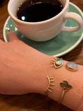 Cargar imagen en el visor de la galería, Brazalete “Wink”
