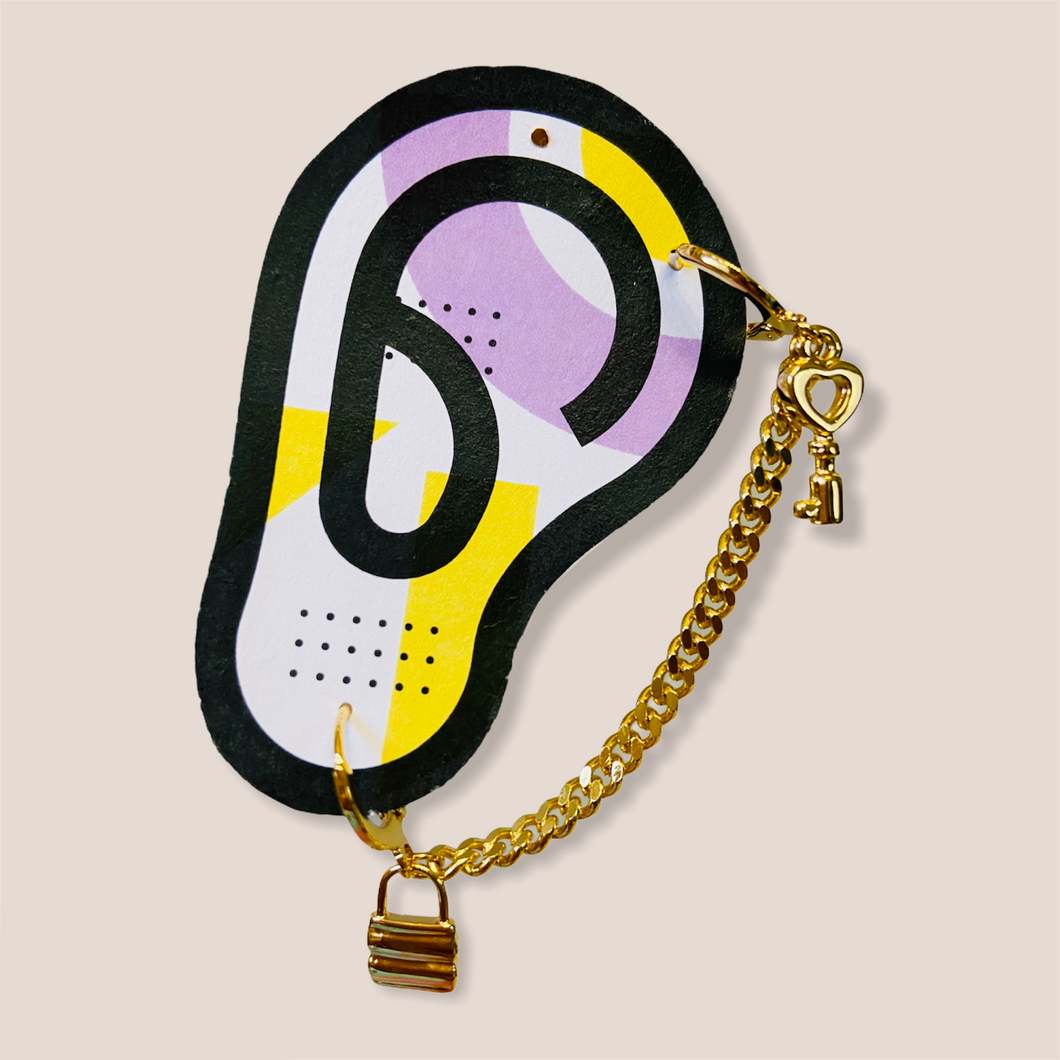 Cadena con candado y llave