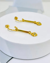 Cargar imagen en el visor de la galería, Arracadas barra lisa corazón
