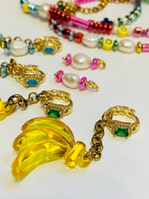 Cargar imagen en el visor de la galería, Aretes Bananas
