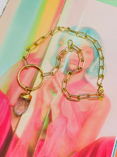 Cargar imagen en el visor de la galería, Collar con círculo y cuarzo natural
